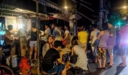 武汉夫妻在夜市爆料视频,揭秘夜市背后的真实故事