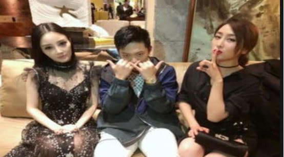 关注娱乐圈吃瓜微博